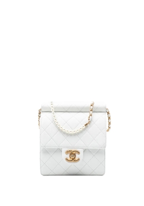 CHANEL Pre-Owned 2019 Small Quilted Lambskin Chic Pearls Flap crossbody bag - White