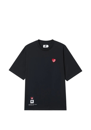 izzue logo-embroidered T-shirt - Black