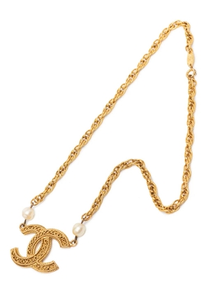 CHANEL Pre-Owned 1985 Gold Plated Faux Pearl CC Pendant Necklace costume necklace - White