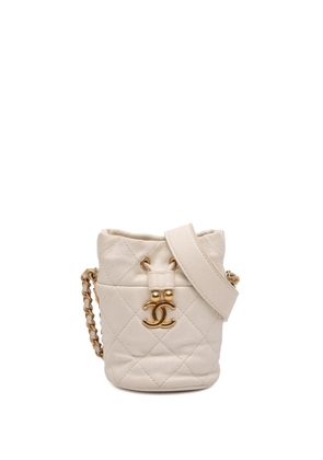 CHANEL Pre-Owned 2021-2025 Mini Quilted Caviar Twist Your Buttons Drawstring bucket bag - White
