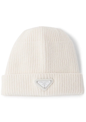 Prada triangle-logo beanie hat - White
