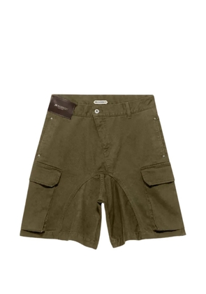 JW Anderson logo-patch cargo shorts - Green
