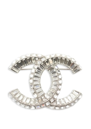 CHANEL Pre-Owned 1986-1988 Coco Mark brooch - Silver