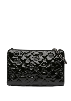 CHANEL Pre-Owned 2009-2010 Embossed Patent Lucky Symbols Pochette shoulder bag - Black