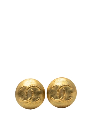 CHANEL Pre-Owned 1995 CC Gold Plated Button Clip On Earrings costume earrings