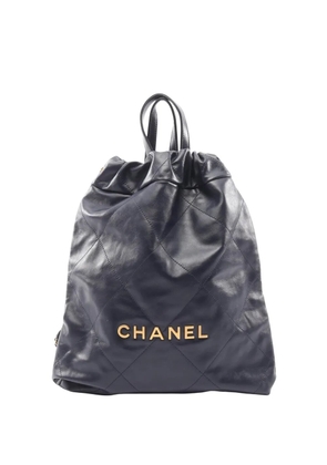 CHANEL Pre-Owned 2021-2025 Shiny Quilted Calfskin 22 backpack - Blue