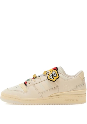 adidas embroidered-patch lace-up sneakers - Neutrals