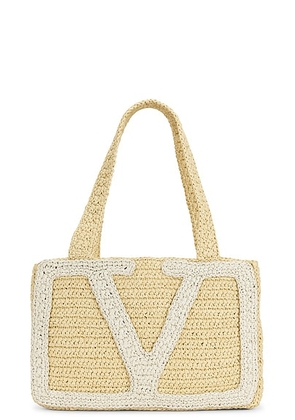 Valentino Garavani Crochet Raffia Viva Superstar Medium Tote Bag in Naturale & Butter White - Neutral. Size all.