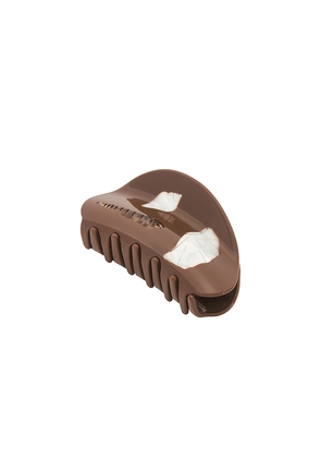Casa Clara Conch Hair Clip in Brown.