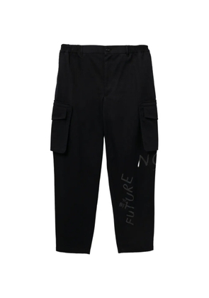 Comme Des Garçons Shirt text-print twill tapered trousers - Blue