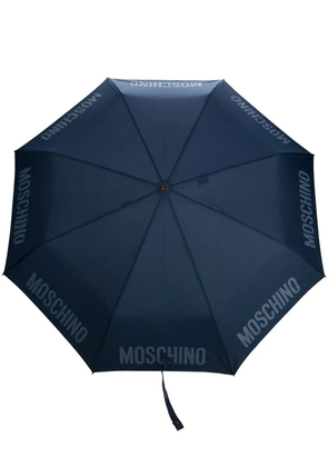 Moschino logo-print compact umbrella - Blue