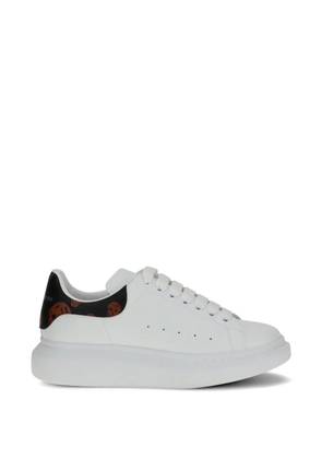 Alexander McQueen Oversized sneakers - White