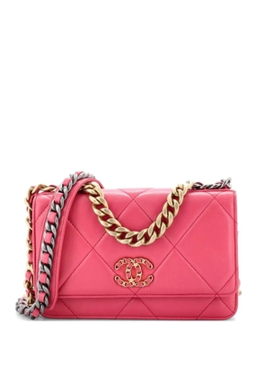 CHANEL Pre-Owned 19 Wallet on Chain Quilted Lambskin crossbody bag - Pink
