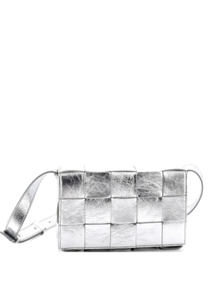 Bottega Veneta Pre-Owned Cassette Maxi Intrecciato Leather crossbody bag - Silver