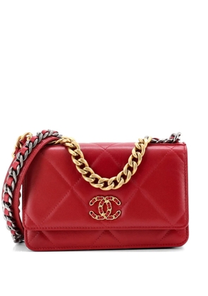 CHANEL Pre-Owned 19 Wallet on Chain Quilted Goatskin crossbody bag - Red