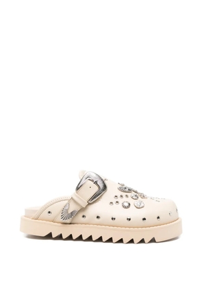 Toga Virilis buckle-embellishment leather slippers - Neutrals