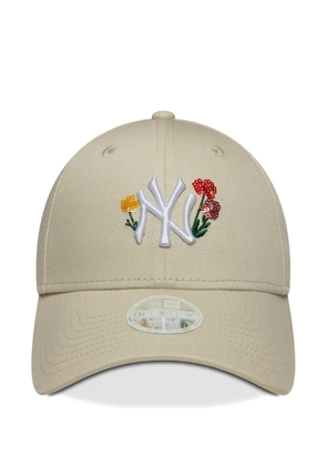 NEW ERA CAP 9Forty floral-embellishment embroidered-logo baseball cap - Neutrals