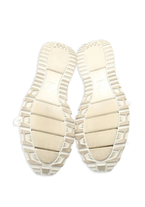 Louis Vuitton Pre-Owned 2022 Runaway monogram-embossed sneakers - Neutrals