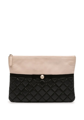 CHANEL Pre-Owned 2016-2017 Medium Quilted Lambskin and Calfskin Pearl O Case clutch bag - Brown