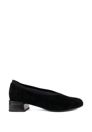 LINDA BAUMANN black almond pumps