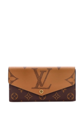 Louis Vuitton Pre-Owned Sarah Wallet NM Reverse Monogram Giant and Monogram Canvas small wallets - Brown