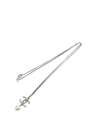 CHANEL Pre-Owned 2014 Silver Plated Twisted CC Rhinestone Faux Pearl Pendant Necklace costume necklace