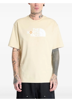 The North Face logo-print T-shirt - Neutrals