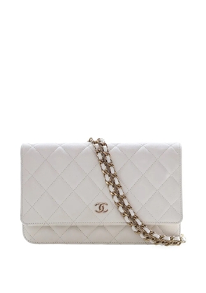 CHANEL Pre-Owned 2021-2025 Classic Caviar Wallet On Chain crossbody bag - White