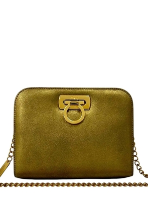 Ferragamo Pre-Owned 1990-2000 Metallic Leather Gancini Chain crossbody bag - Gold