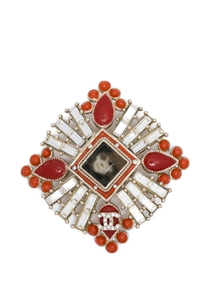 CHANEL Pre-Owned embellished brooch - Gold