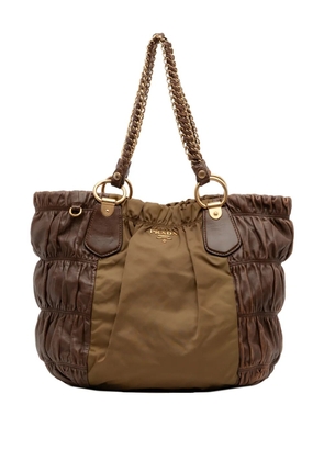 Prada Pre-Owned 2010-2026 Tessuto and Nappa Gaufre tote bag - Brown