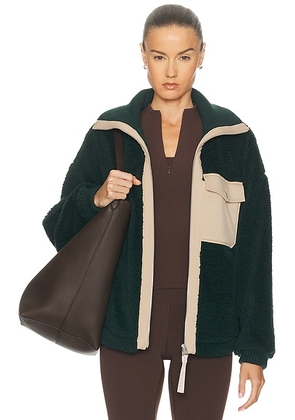 Varley Lowell Sherpa Jacket in Pine Grove - Dark Green. Size XS (also in ).