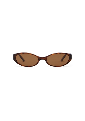 Banbe The Selena Sunglasses in Brown.