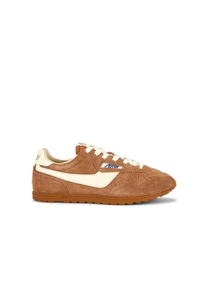 Autry Windspin Low Sneaker in Tan. Size 36. Also in 37, 38, 39, 40, 41.