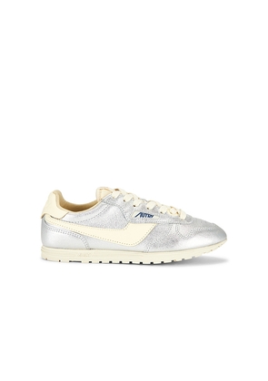 Autry Windspin Low Sneaker in Metallic Silver. Size 36. Also in 37, 38, 39, 40, 41.