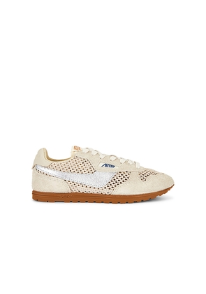 Autry Windspin Low Sneaker in Beige. Size 36. Also in 37, 38, 39, 40.