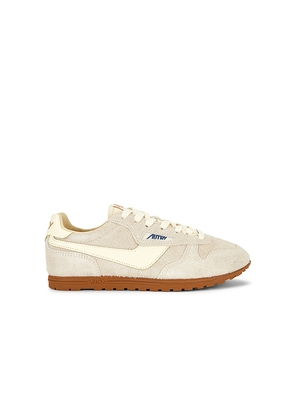 Autry Windspin Low Sneaker in Beige. Size 36. Also in 37, 38, 39, 40.