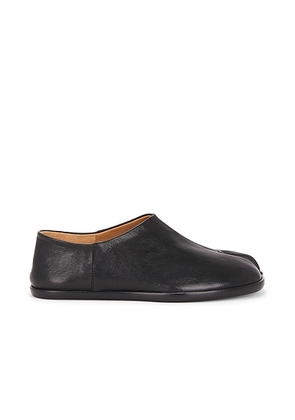 Maison Margiela Tabi Babouche Flat in Black - Black. Size 36 (also in 37, 38, 39, 41).