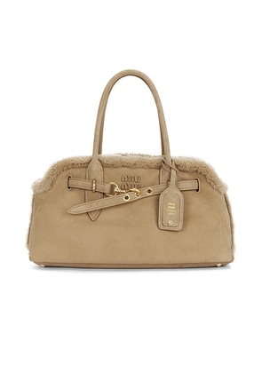 Miu Miu Aventure Camoscio Shearling Bag in Sabbia - Beige. Size all.