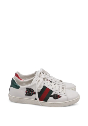 Gucci Pre-Owned Ace arrow-embroidered leather sneakers - White