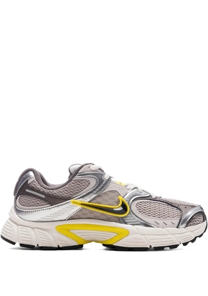 Nike V5 RNR low-top sneakers - Grey