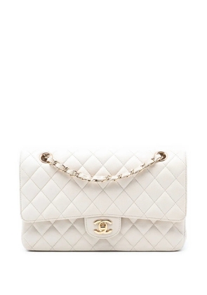 CHANEL Pre-Owned 2016-2017 Medium Classic Caviar Double Flap shoulder bag - White