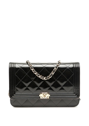 CHANEL Pre-Owned 2016-2017 Quilted Patent Boy Wallet on Chain crossbody bag - Black