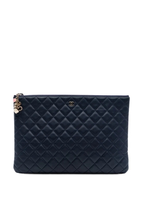 CHANEL Pre-Owned 2016-2017 Large Quilted Lambskin Casino Charms O Case clutch bag - Blue