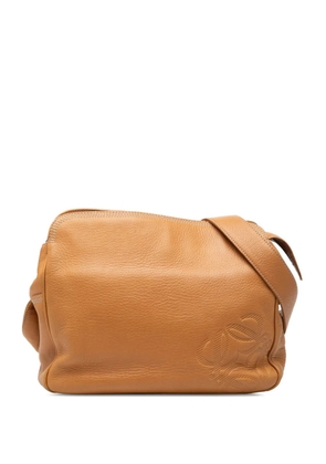 Loewe Pre-Owned 1990-2010 Leather Anagram crossbody bag - Brown