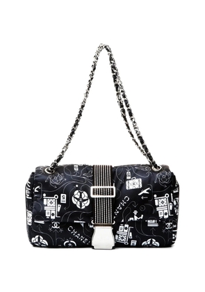 CHANEL Pre-Owned 2015-2016 Airplane No. 22 icon print flap shoulder bag - Black
