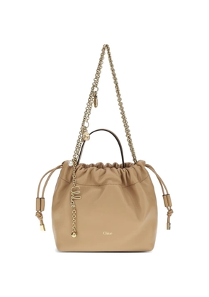Chloé chain charm bucket bag - Neutrals