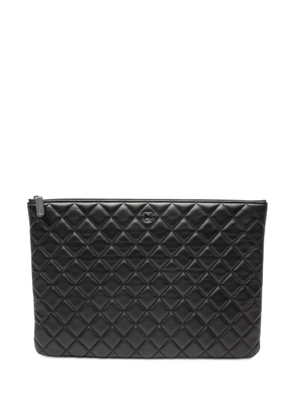 CHANEL Pre-Owned 2016-2017 Large Quilted Lambskin Double Stitch O Case clutch bag - Black