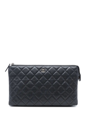 CHANEL Pre-Owned 2018 CC Quilted Caviar Zip Pouch clutch bag - Black