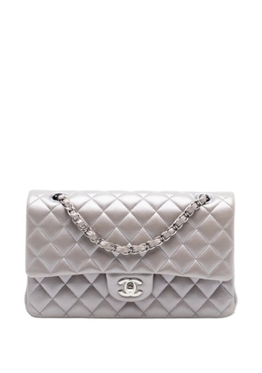 CHANEL Pre-Owned 2017-2018 Medium Classic Metallic Lambskin Double Flap shoulder bag - Grey